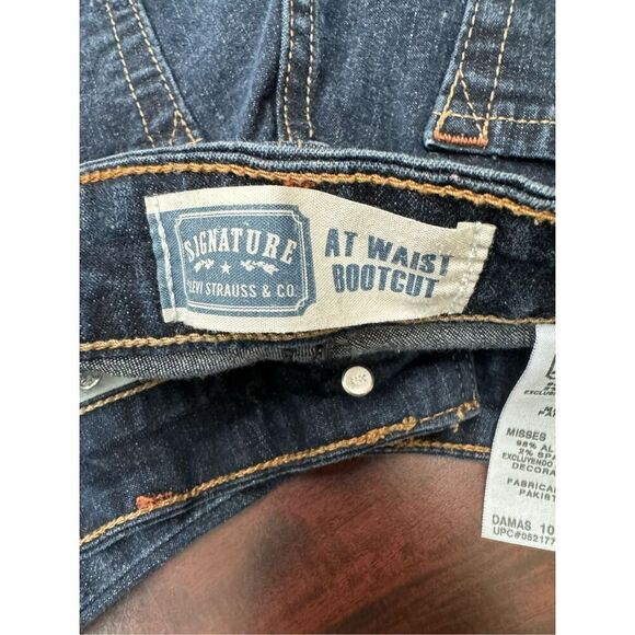 Levi’s Signature At Waist Bootcut Dark Wash Denim Jeans Size 10 Short - Picture 4 of 8
